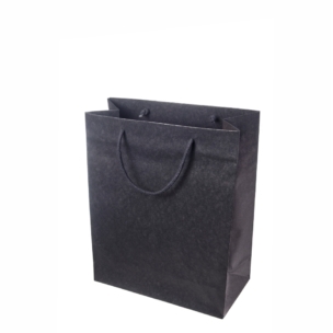 Musta värvi, käsitööna valmistatud kotid