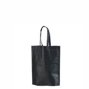 Musta värvi non woven riidest kott.Mõõdud: 29x35+11 cm.